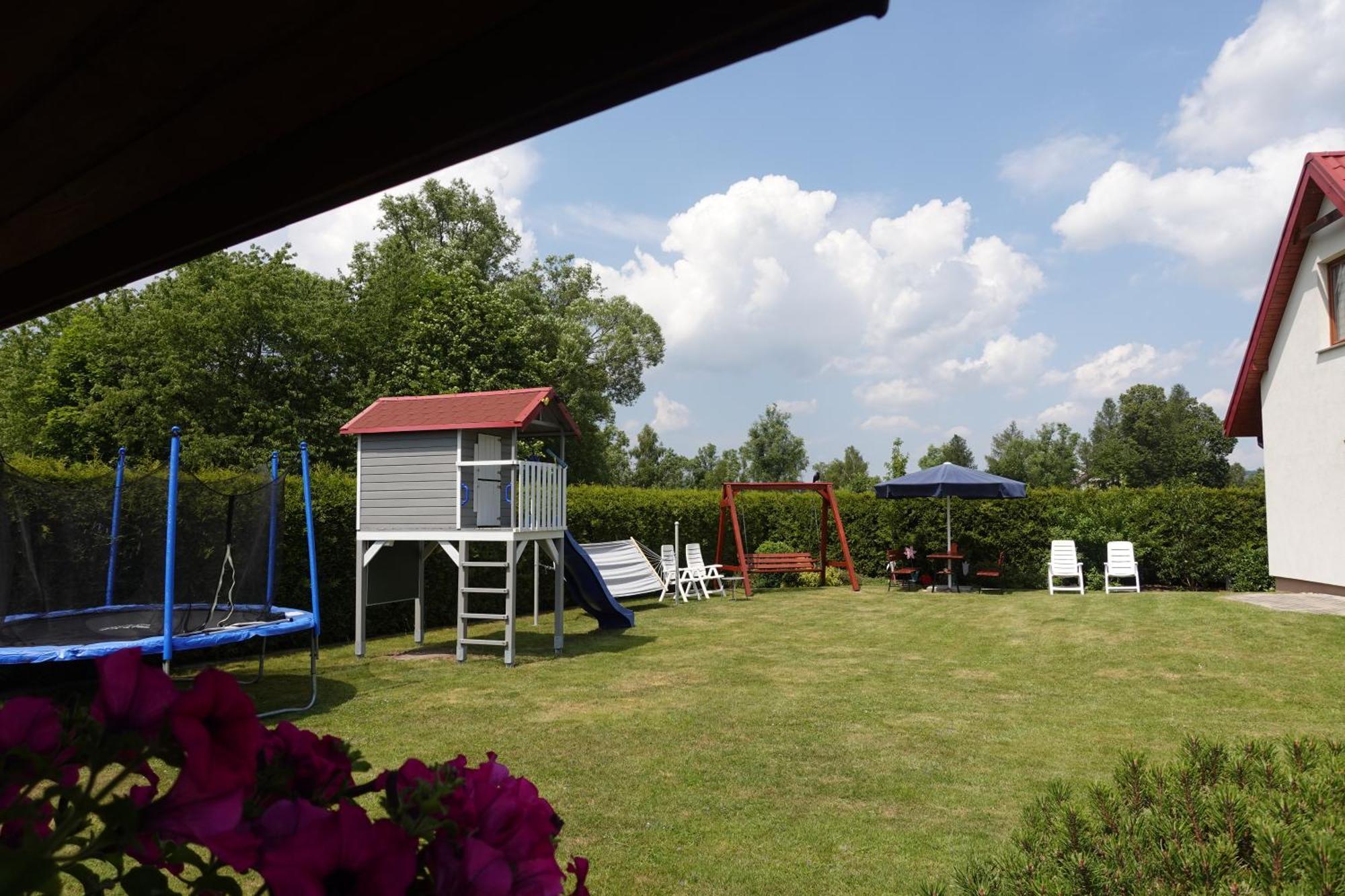 Mala Chatka Caloroczny Domek Krzeszow  Εξωτερικό φωτογραφία