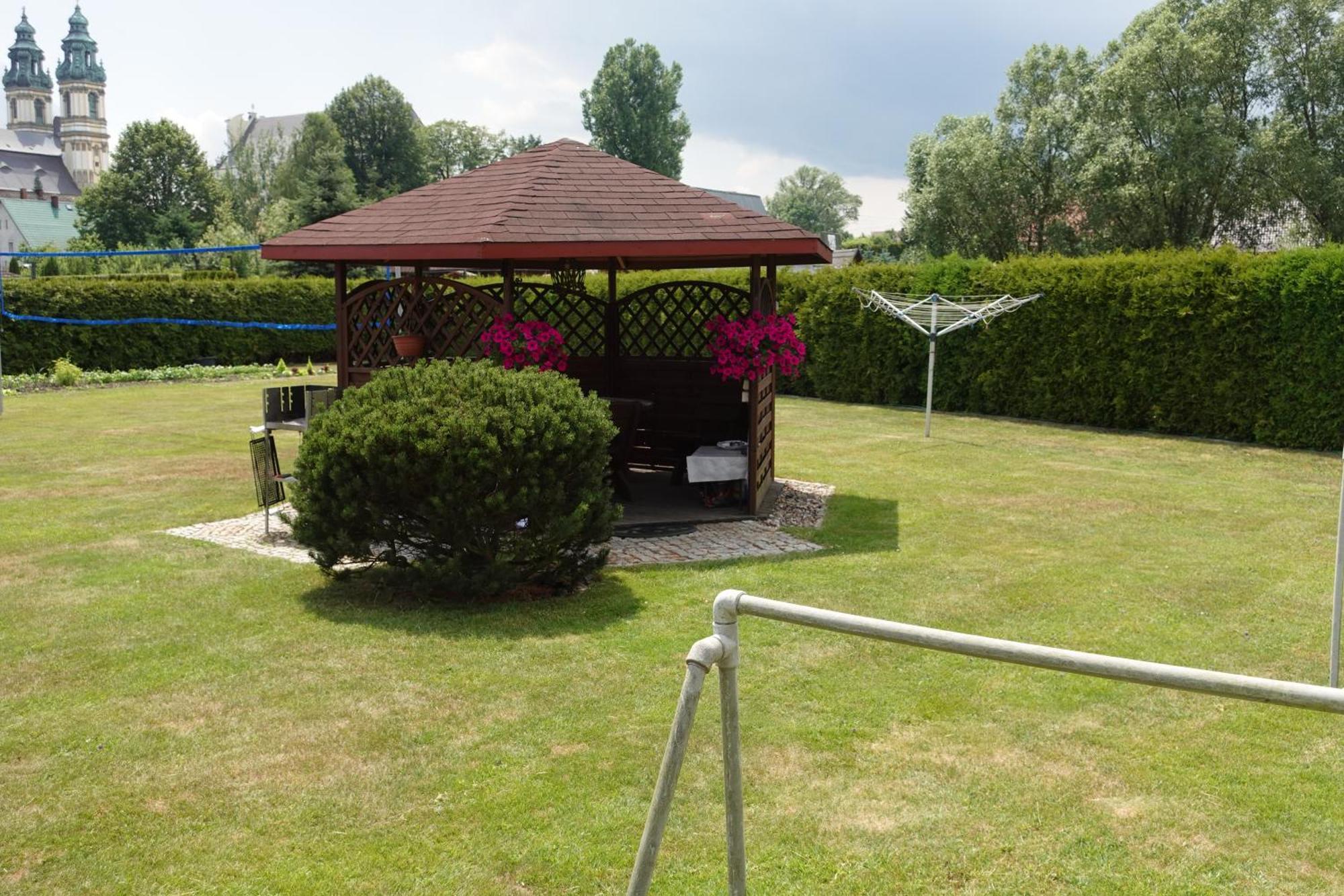 Mala Chatka Caloroczny Domek Krzeszow  Εξωτερικό φωτογραφία