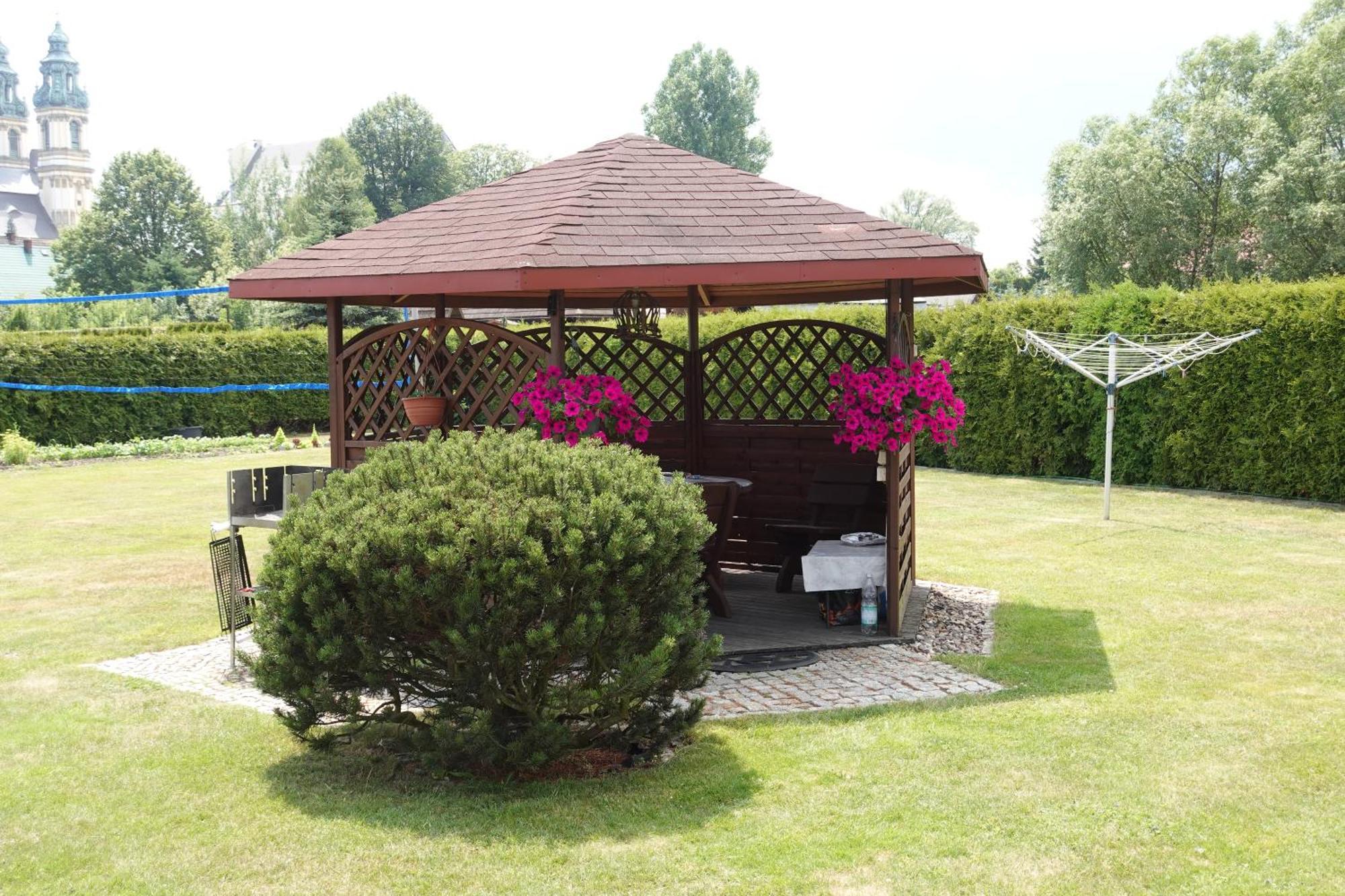 Mala Chatka Caloroczny Domek Krzeszow  Εξωτερικό φωτογραφία